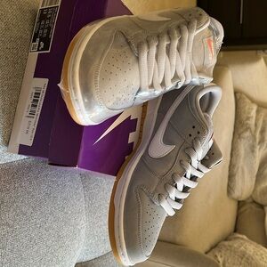 Nike SB Dunk Low Pro ISO
Orange Label Wolf Grey Gum size 10.5 NIB